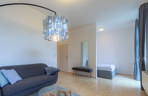 Muritz Apartment | Landgravine - Landgravine with balcony and park view