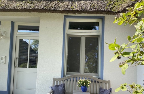 Stolpe auf Usedom Condo | Landhaus am Haff, apartment A7 - relaxation under the reed roof from the very beginning