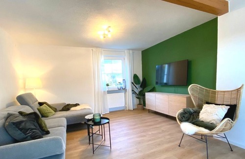 Eckersdorf House | Landhaus Fantaisie - Wohnen Nahe Schloßpark mit Kamin u Garten für 1-5 Personen