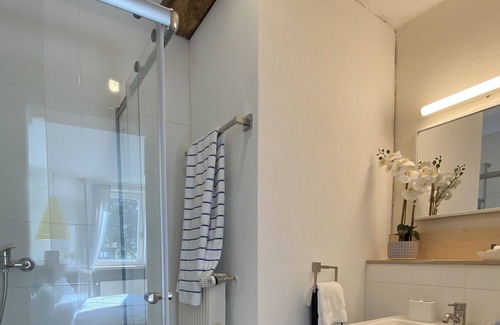 Gewissenruh Apartment | Landhaus Wahmbeck - Apartment on the ground floor directly on the Weser cycle path