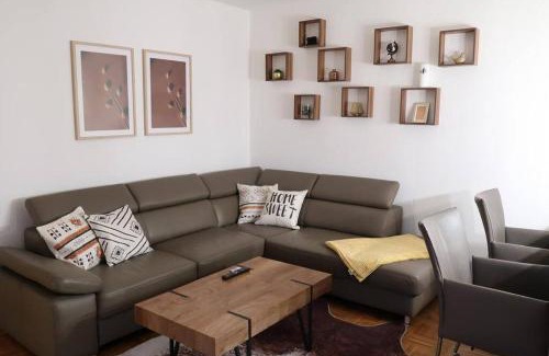 Langewiese Apartment | Landhauszauber mit Waldpanorama