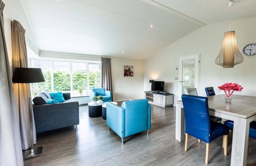 Aalst Ski Chalet | ✓ Landhuis at Recreatiepark het Esmeer ✓ Holiday home for 4 persons ✓ Located in Aalst (Gelderland) ✓ Waterside holiday park ✓ Book directly through the park