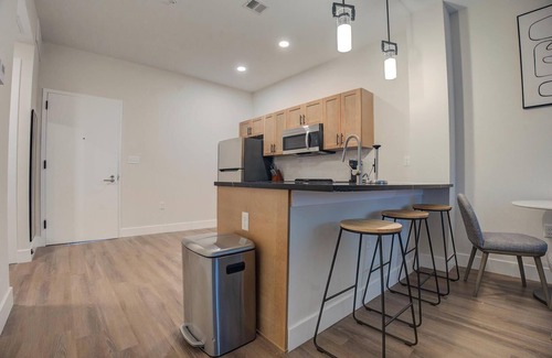 Kensington Apartment | Landing | Amazing 1BD, Gym, Clubhouse