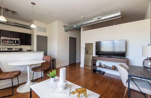 Church Hill Apartment | Landing | Amazing 1BD, Courtyard, Gym