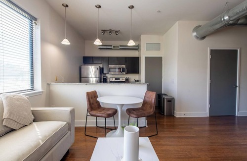 Church Hill Apartment | Landing | Amazing 1BD, Courtyard, Gym