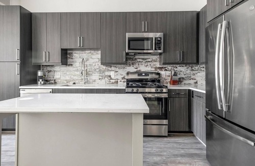 Washington Ave./ Memorial Park Apartment | Landing | Amazing 1BD, Courtyard, Game Room