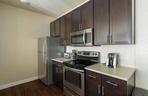 Katy Apartment | Landing | Amazing 1BD, Gym, Courtyard
