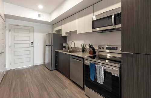 North Mountain Apartment | Landing | Amazing 1BD, Pool, Gym