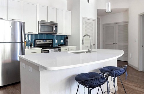 Downtown San Antonio Apartment | Landing | Amazing 1BD, Pool, Clubhouse