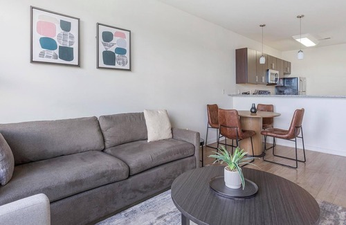 Richmond Apartment | Landing | Amazing 2BD, Gym