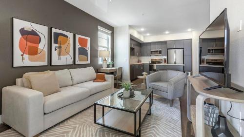 Newberry Apartment | Landing Amazing 2BD Gym Pool