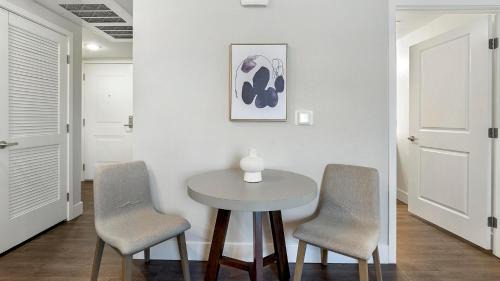 Newberry Apartment | Landing Amazing 2BD Gym Pool