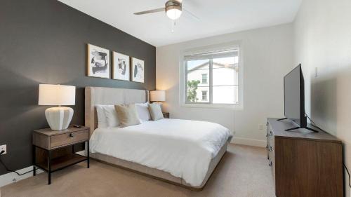 Newberry Apartment | Landing Amazing 2BD Gym Pool