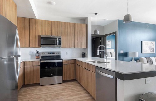 Buda Apartment | Landing | Amazing 2BD, Pool, Clubhouse