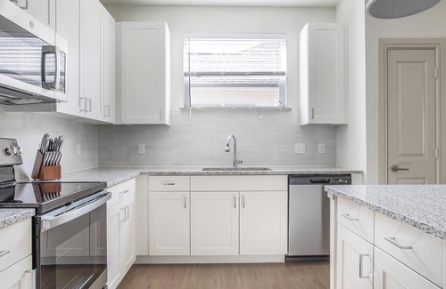 Tarrant County Apartment | Landing | Amazing 2BD, Pool, Gym
