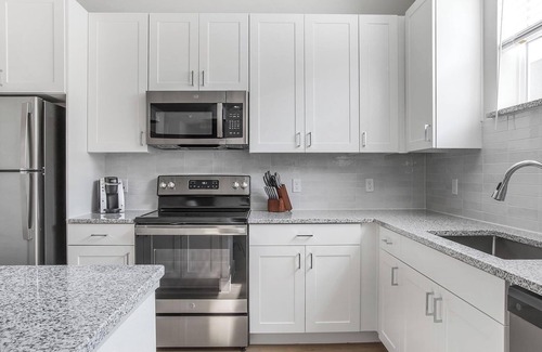 Tarrant County Apartment | Landing | Amazing 2BD, Pool, Gym