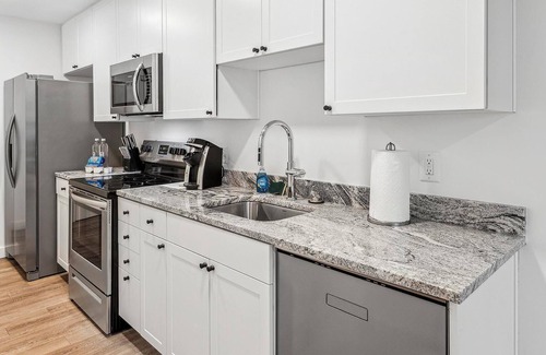 Greektown Historic District Apartment | Landing | Amazing Studio, Clubhouse, Gym