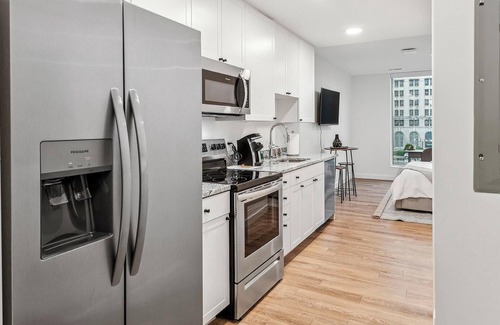 Greektown Historic District Apartment | Landing | Amazing Studio, Clubhouse, Gym