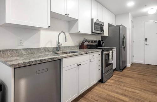 Greektown Historic District Apartment | Landing | Amazing Studio, Clubhouse, Gym