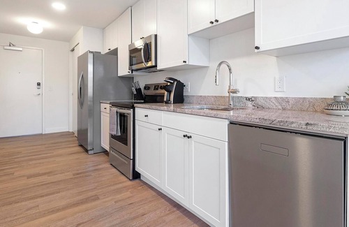 Greektown Historic District Apartment | Landing | Amazing Studio, Gym, Clubhouse