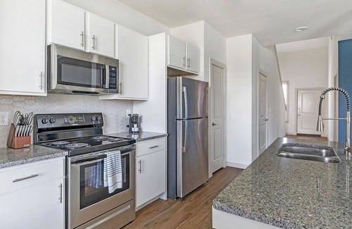 Waller Apartment | Landing Apartments Waller