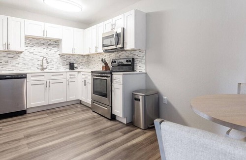 Ann Arbor Apartment | Landing at Arbor Haus - 1 Bedroom in Carpenter