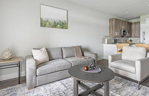 Katy Apartment | Landing at Bellrock Market Station - 1 Bedroom in Downtown Katy