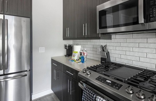 Washington Ave./ Memorial Park Apartment | Landing at Bellrock Sawyer Yards - 1 Bedroom in.