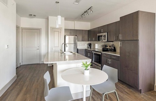 Haltom City Apartment | Landing at Bellrock Upper North - 1 Bedroom in .