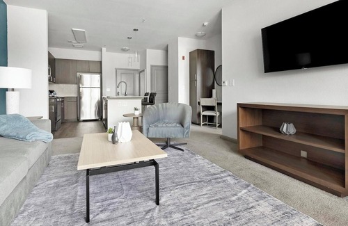 Paw Creek Apartment | Landing at Celsius - 1 Bedroom in Wedgewood