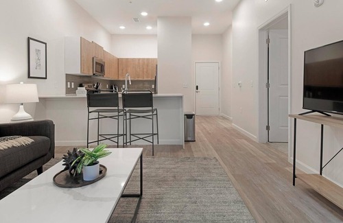 Florida Center Apartment | Landing at Deseo Grande - 1 Bedroom in Southwes.