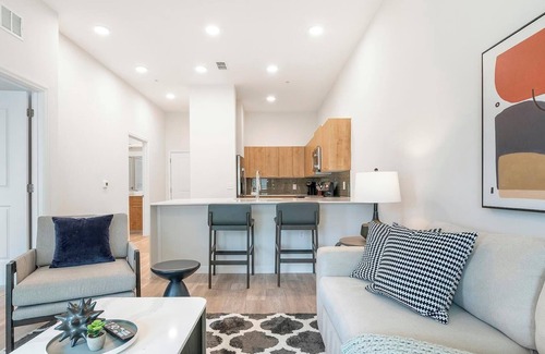 Florida Center Apartment | Landing at Deseo Grande - 1 Bedroom in Southwes.