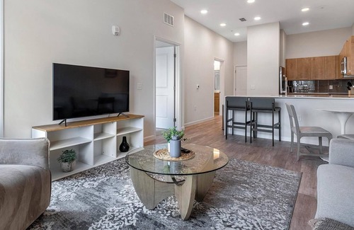 Florida Center Apartment | Landing at Deseo Grande - 1 Bedroom in Southwes.