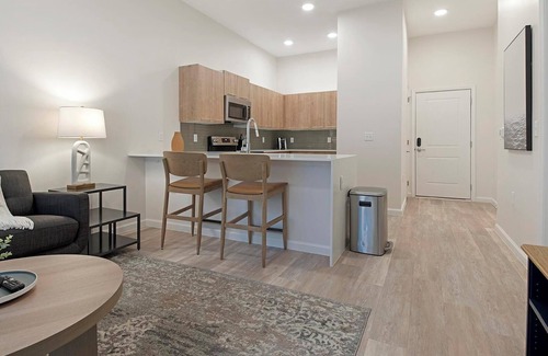 Florida Center Apartment | Landing at Deseo Grande - 1 Bedroom in Southwes.