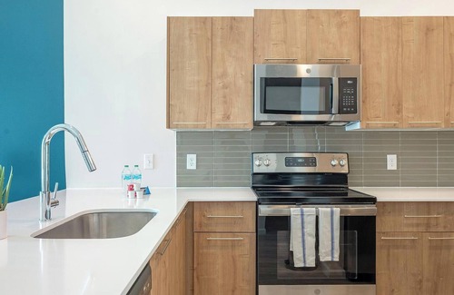 Florida Center Apartment | Landing at Deseo Grande - 1 Bedroom in Southwes.