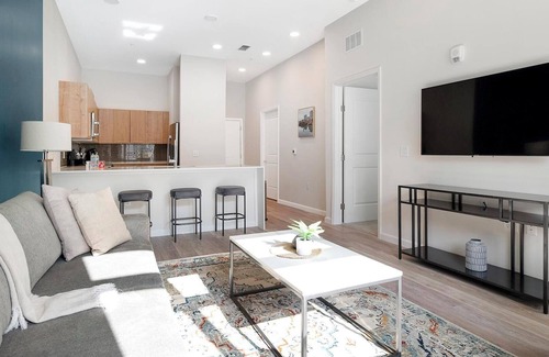 Florida Center Apartment | Landing at Deseo Grande - 2 Bedrooms in Southwe.