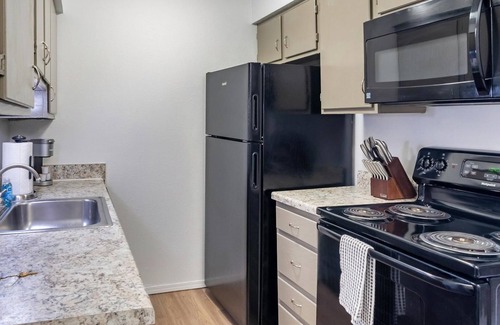 South Tulsa Apartment | Landing at Echo Trail Apartments - 2 Bedrooms i.
