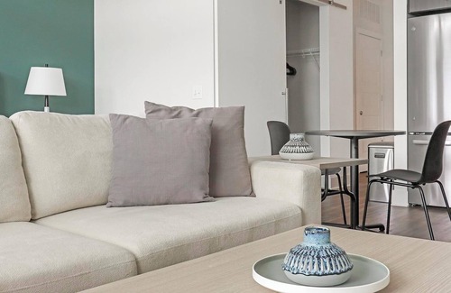 East Side Apartment | Landing at Ella Apartments - Studio in Atlanta