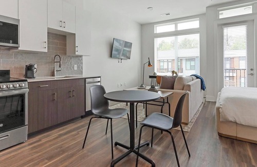East Side Apartment | Landing at Ella Apartments - Studio in Atlanta
