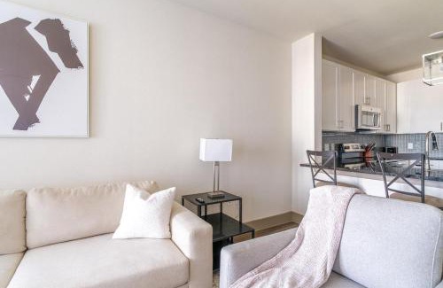 Conroe Apartment | Landing at Enclave at Woodland Lakes - 1 Bedroom in The Woodlands