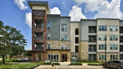 Conroe Apartment | Landing at Enclave at Woodland Lakes - 1 Bedroom in The Woodlands