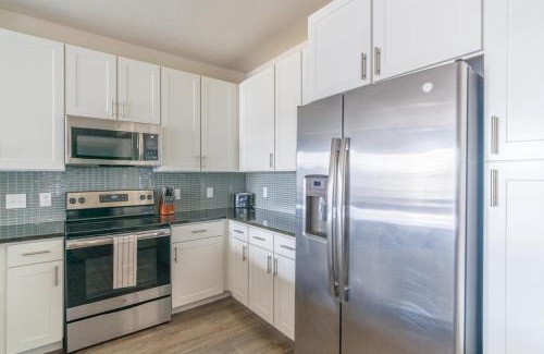 Conroe Apartment | Landing at Enclave at Woodland Lakes - 1 Bedroom in The Woodlands