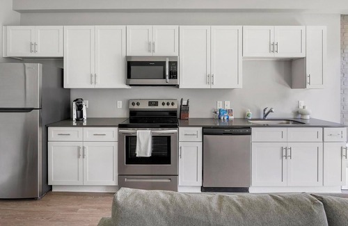 Nashville Apartment | Landing at Fifty Forty Flats - 1 Bedroom in Len.