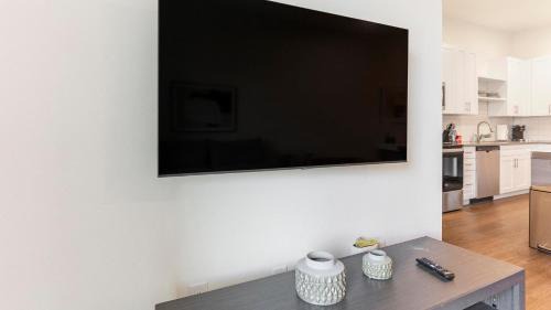 Davenport Apartment | Landing at Florence Villa - Four Corners