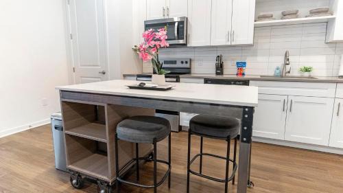 Davenport Apartment | Landing at Florence Villa - Four Corners