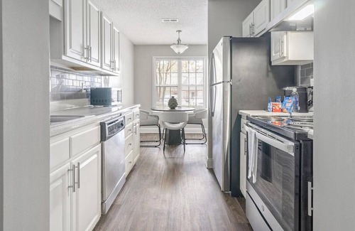 Durham Apartment | Landing at Haven at Research Triangle Park - 2 Bedrooms in Downtown Durham