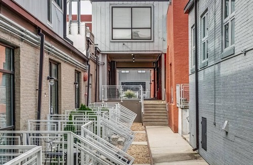 North Chesterfield Apartment | Landing at Hopper Lofts - 1 Bedroom in Manchester