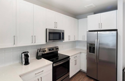 Wetmore Apartment | Landing at La Tierna - 1 Bedroom in Northwest Side
