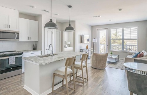 Huntsville Apartment | Landing at Laurel at Dry Creek - 2 Bedrooms in .