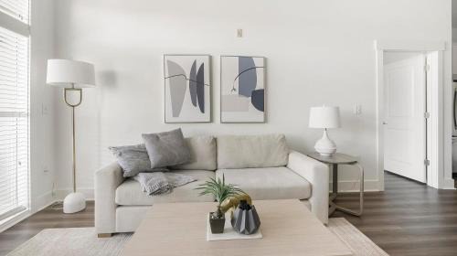 Cary Apartment | Landing at Lofts at Weston Lakeside - Cary